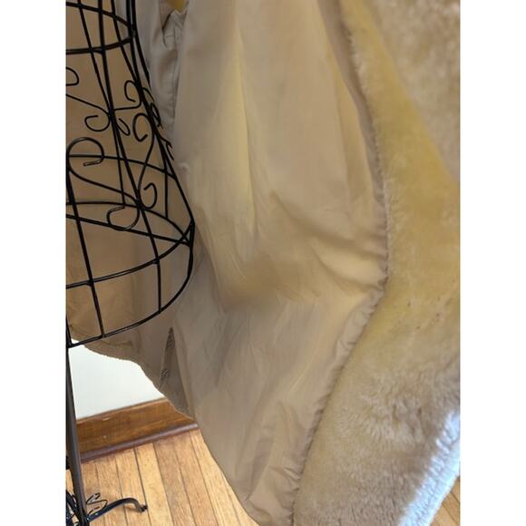 Abercrombie & Fitch Off-White Faux Fur Jacket Women’s Large - Picture 7 of 10